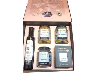 Масло оливковое, Extra virgin, Bernal, 0,25 л, в стекле в составе 4 набора ( масло + 4 баночки оливок)